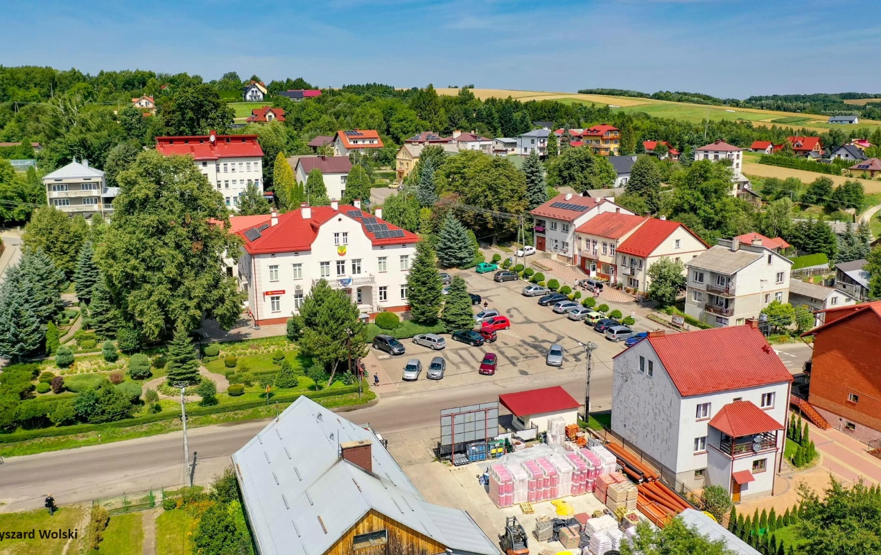 Widok z&nbsp;g&oacute;ry na&nbsp;UMiG w&nbsp;Jaworniku Polskim