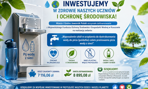 Uczniowie napełniają bidony przy nowoczesnym poidełku w szkolnym korytarzu, z hasłem o zdrowiu i ochronie środowiska.